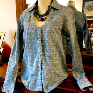 Sherry Cervi ladies snap shirt w/ smiley pockets size medium.